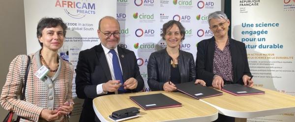 Official launch of the AfriCam project at the 2023 Paris International Agricultural Show, with (L to R) CIRAD CEO Elisabeth Claverie de Saint Martin, AFD CEO Rémy Rioux, Deputy Head of Sustainable Development et the Ministry for Europe and Foreign Affairs Clélia Chevrier Kolako, and Head of the Ecology, Biodiversity and Continental Ecosystem Functioning (ECOBIO) Department at IRD Emma Rochelle-Newall © N. Kaden, CIRAD